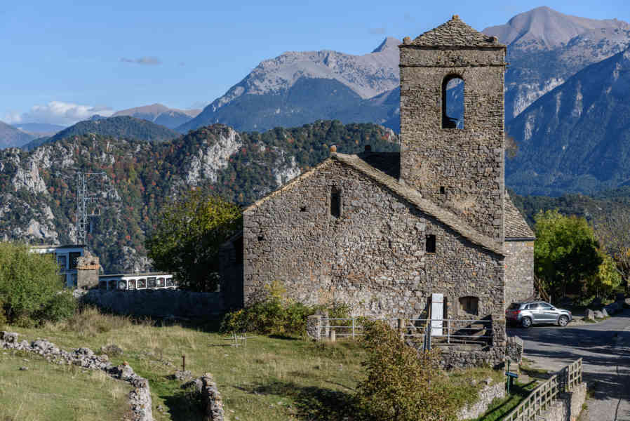 Huesca - Tella 05 - iglesia de San Martín.jpg